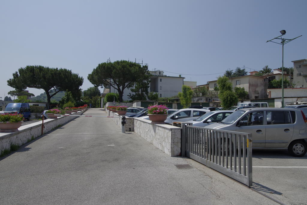 Tennis Hotel Pozzuoli Exteriör bild