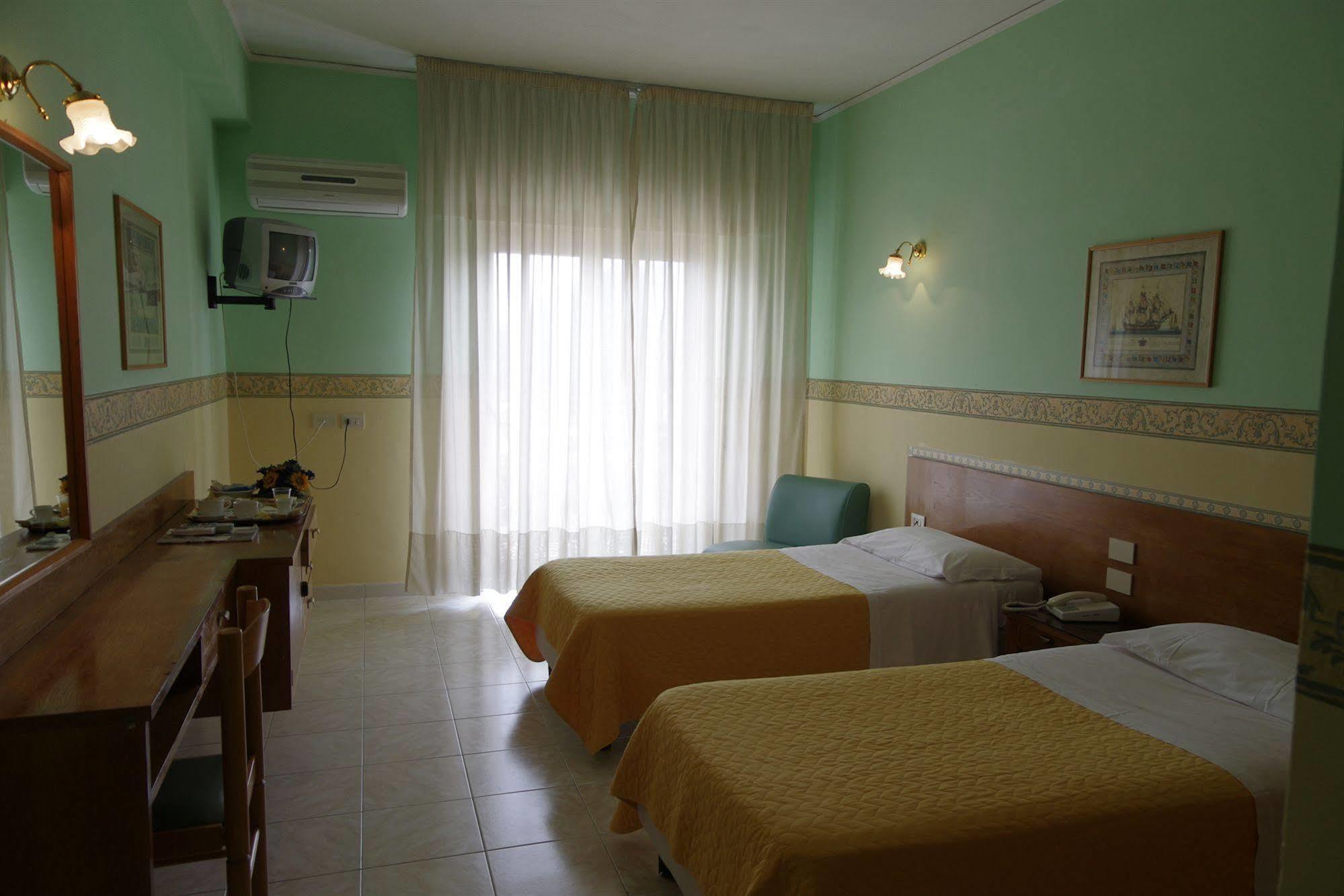 Tennis Hotel Pozzuoli Exteriör bild