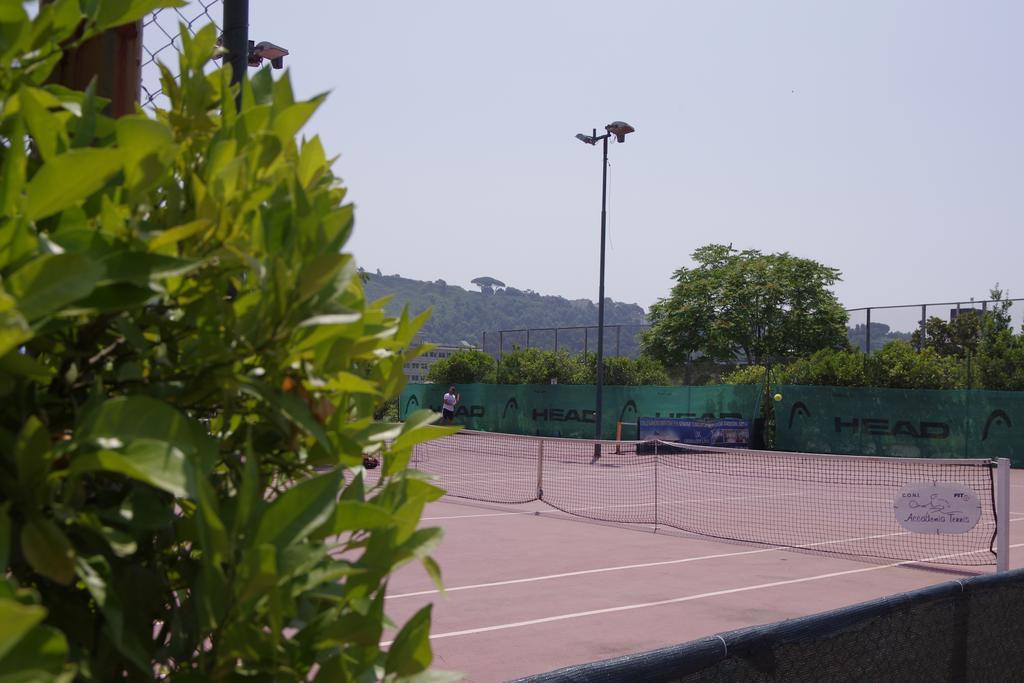 Tennis Hotel Pozzuoli Exteriör bild
